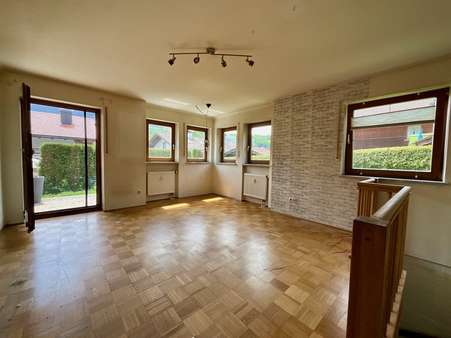 Wohnzimmer - Erdgeschosswohnung in 82433 Bad Kohlgrub mit 68m² kaufen