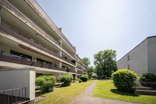 Hausansicht Hausansicht - Etagenwohnung in 85737 Ismaning mit 96m² kaufen
