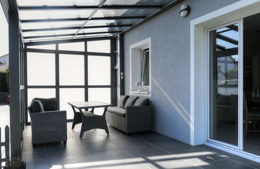 überdachte Terrasse - Einfamilienhaus in 83059 Kolbermoor mit 142m² kaufen
