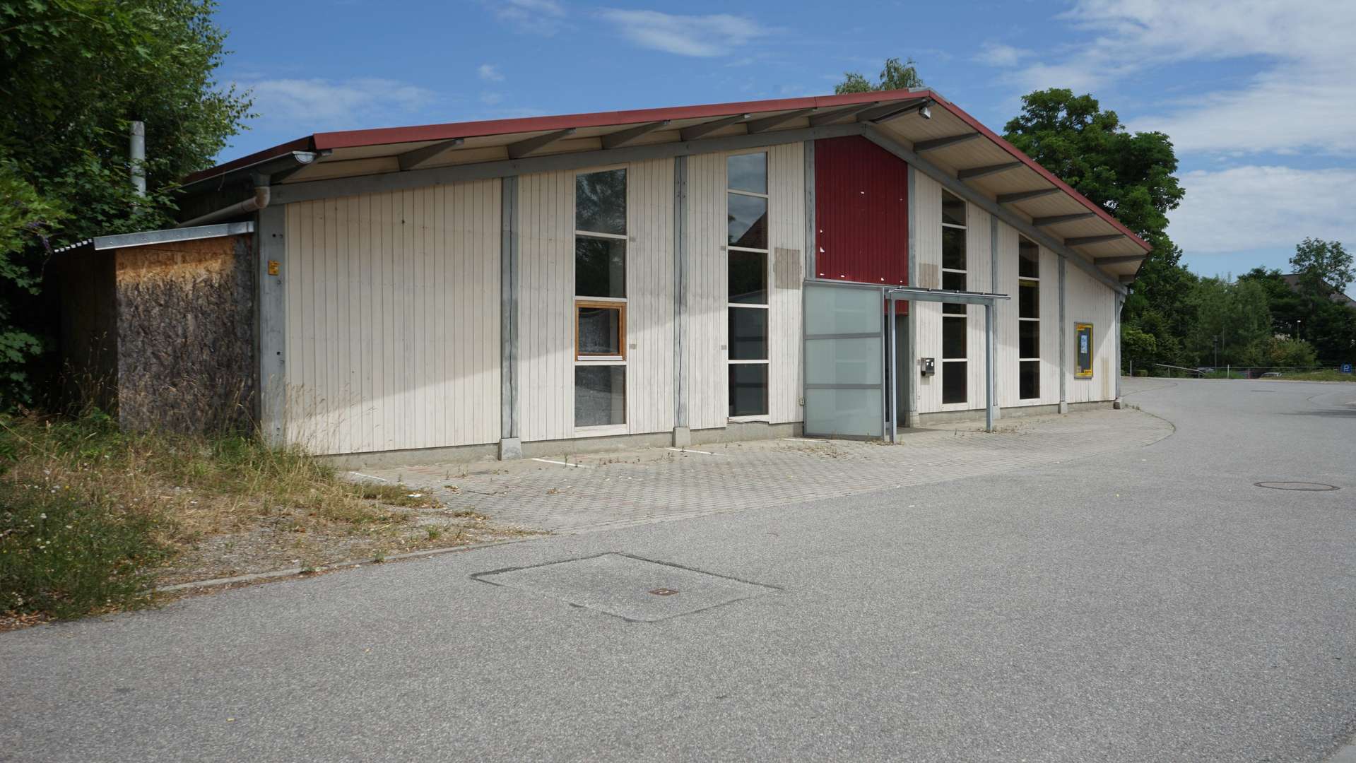 seitliche Ansicht Gewerbehalle - Halle in 84061 Ergoldsbach mit 64m² kaufen
