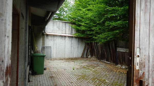 seitlicher Lieferhof für Be-und Entladen - Halle in 84061 Ergoldsbach mit 64m² kaufen