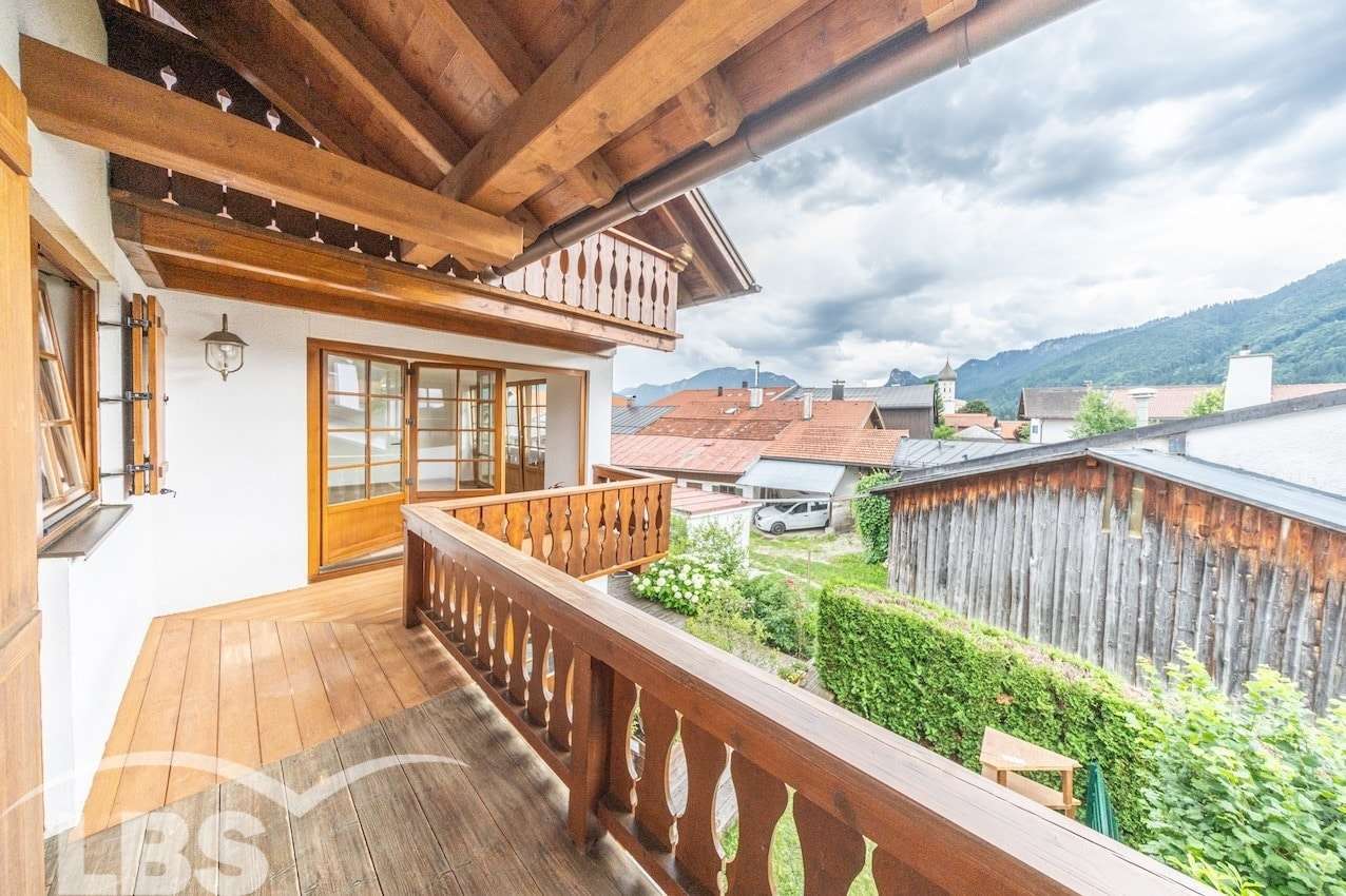 Süd Westbalkon mit Bergblick - Etagenwohnung in 82497 Unterammergau mit 112m² kaufen