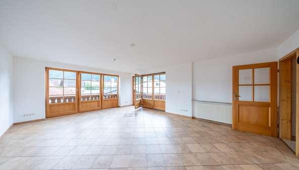 Mit Ausgang auf den großzügigen Balkon - Etagenwohnung in 82497 Unterammergau mit 112m² kaufen