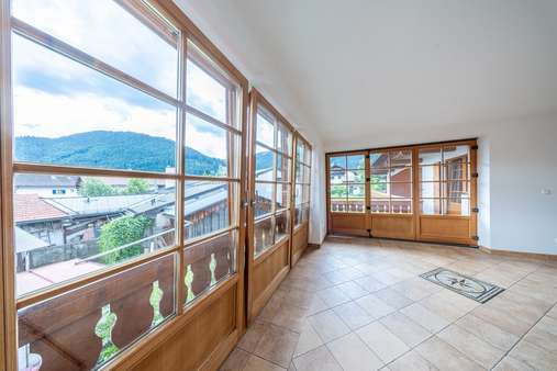 Wohnzimmer  mit Traumblick - Etagenwohnung in 82497 Unterammergau mit 112m² kaufen