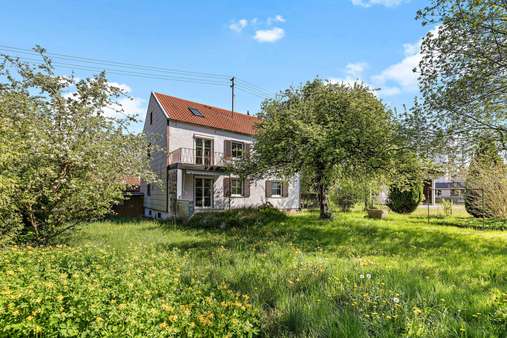Außenaufnahme Südseite Außenaufnahme Südseite - Grundstück in 86356 Neusäß mit 1129m² kaufen