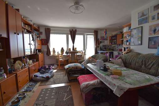 Wohnzimmer und Küce - Etagenwohnung in 86609 Donauwörth mit 80m² kaufen