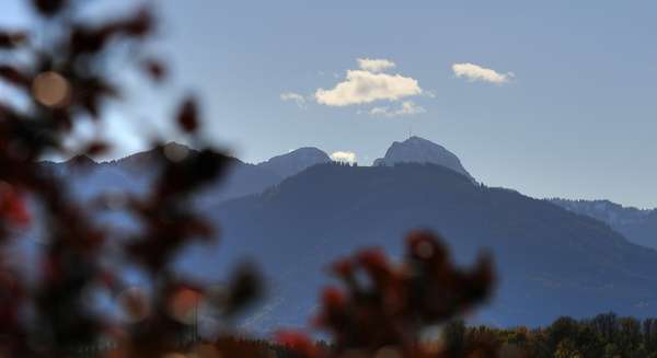 Bergblick auf den Wendelstein aus drei Zimmern sowie vom Balkon - Etagenwohnung in 83043 Bad Aibling mit 108m² kaufen