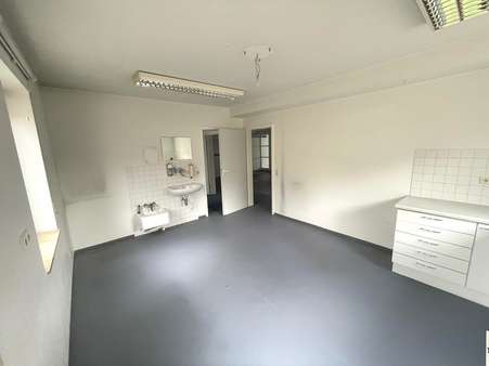 Behandlungszimmer 3 - Büro in 89168 Niederstotzingen mit 133m² kaufen