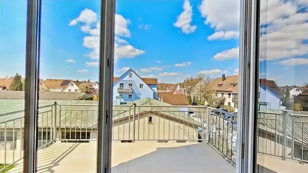 MOOSBURG | Ruhige und geräumige Galerie-Wohnung mit großem Sonnenbalkon!