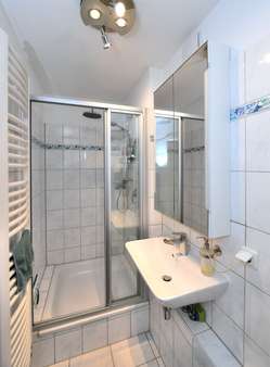 Bad mit Dusche im EG - Reiheneckhaus in 82515 Wolfratshausen mit 177m² kaufen