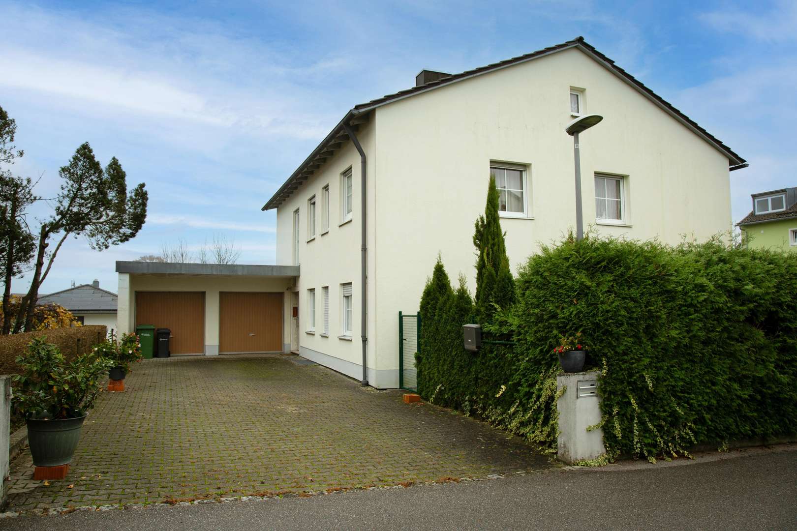 Haus Ansicht - Zweifamilienhaus in 84149 Velden mit 175m² kaufen