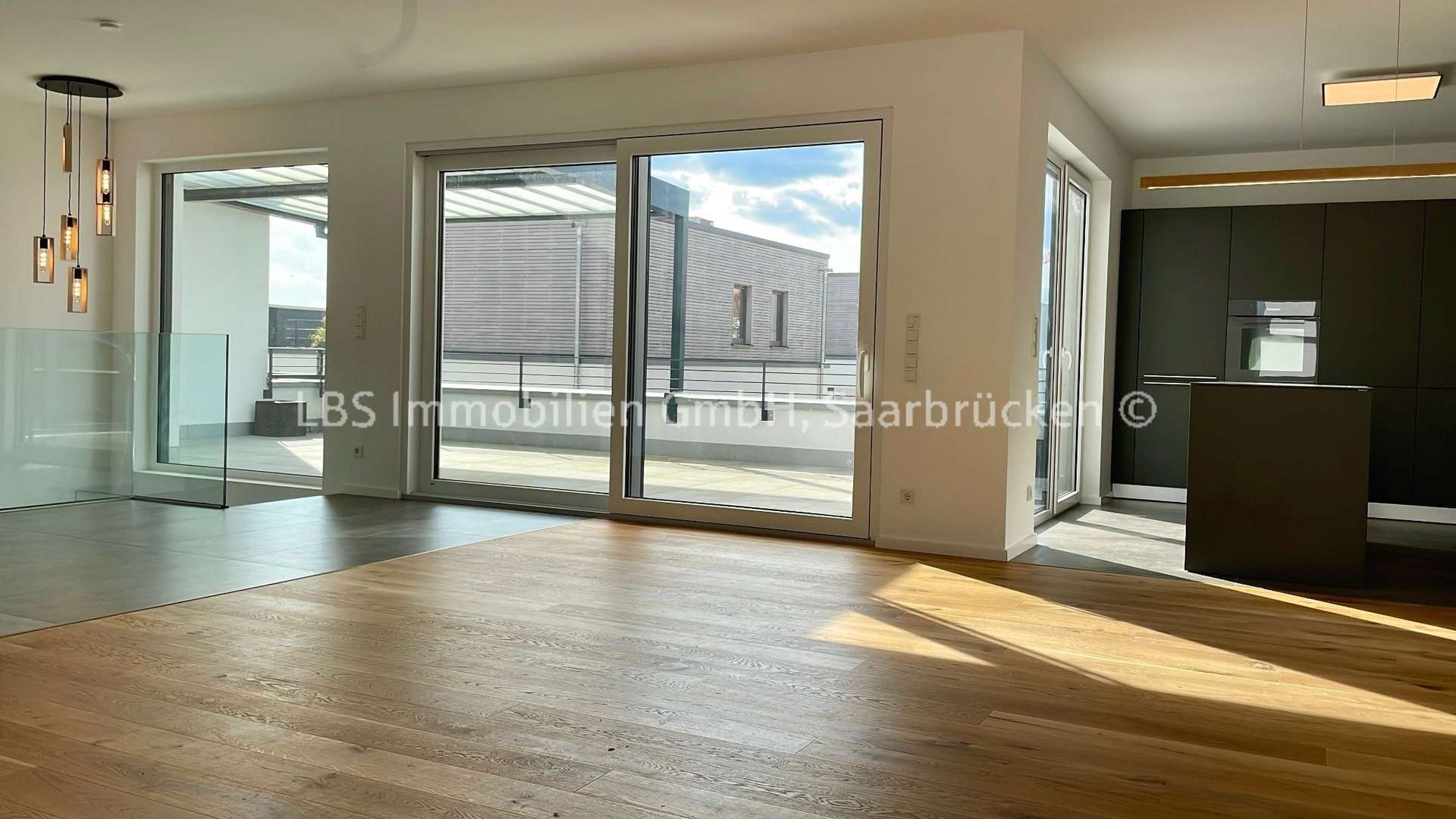 Blick zur Dachterrasse - Penthouse-Wohnung in 66119 Saarbrücken mit 155m² mieten