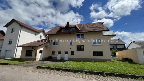 Geräumiges Zweifamilienhaus in Bietzen - umfangreich renoviert - 180 m² Wfl. - Garten - Garage