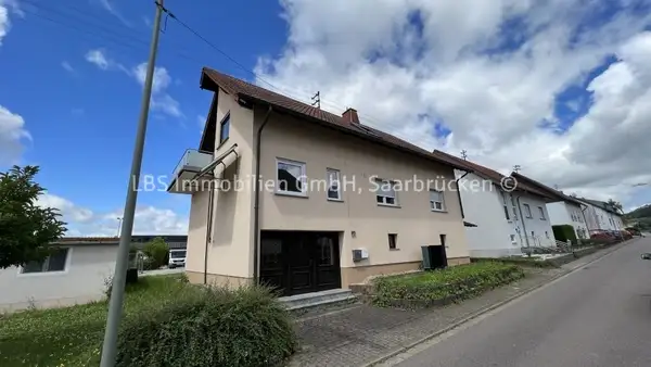 Geräumiges Zweifamilienhaus in Bietzen - umfangreich renoviert - 180 m² Wfl. - Garten - Garage