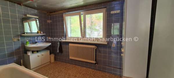 Badezimmer OG - Einfamilienhaus in 66333 Völklingen mit 220m² kaufen