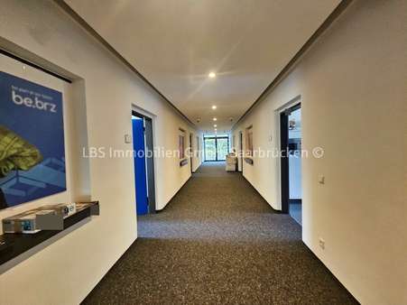 Flur - Büro in 66450 Bexbach mit 191m² mieten