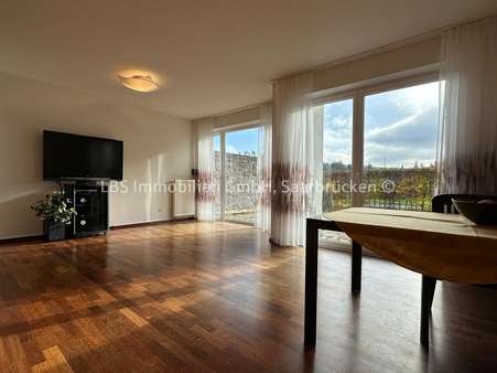 Wohnzimmer - Reihenmittelhaus in 54296 Trier mit 132m² kaufen