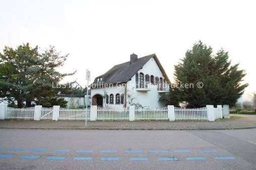 Ansicht Seite - Einfamilienhaus in 66763 Dillingen mit 178m² kaufen