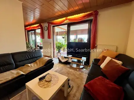 Zweifamilienhaus mit Ausbaureserve in Wadrill - PV-Anlage - Garten - Keller