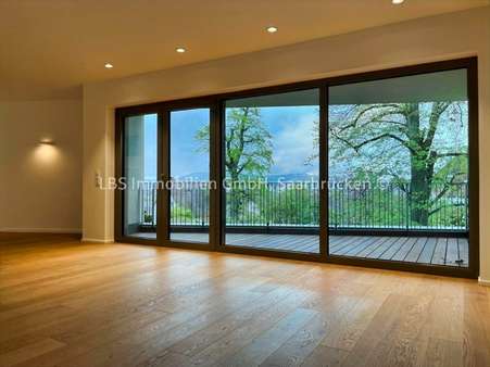 Blick auf Lodgia Blick auf Lodgia - Etagenwohnung in 66117 Saarbrücken mit 134m² kaufen