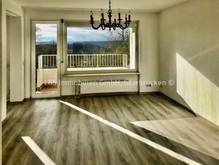 Wohnzimmer - Etagenwohnung in 66121 Saarbrücken mit 83m² als Kapitalanlage kaufen