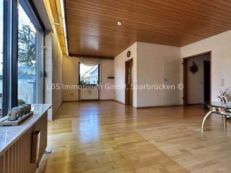 Wohnzimmer - Einfamilienhaus in 66625 Nohfelden mit 270m² kaufen