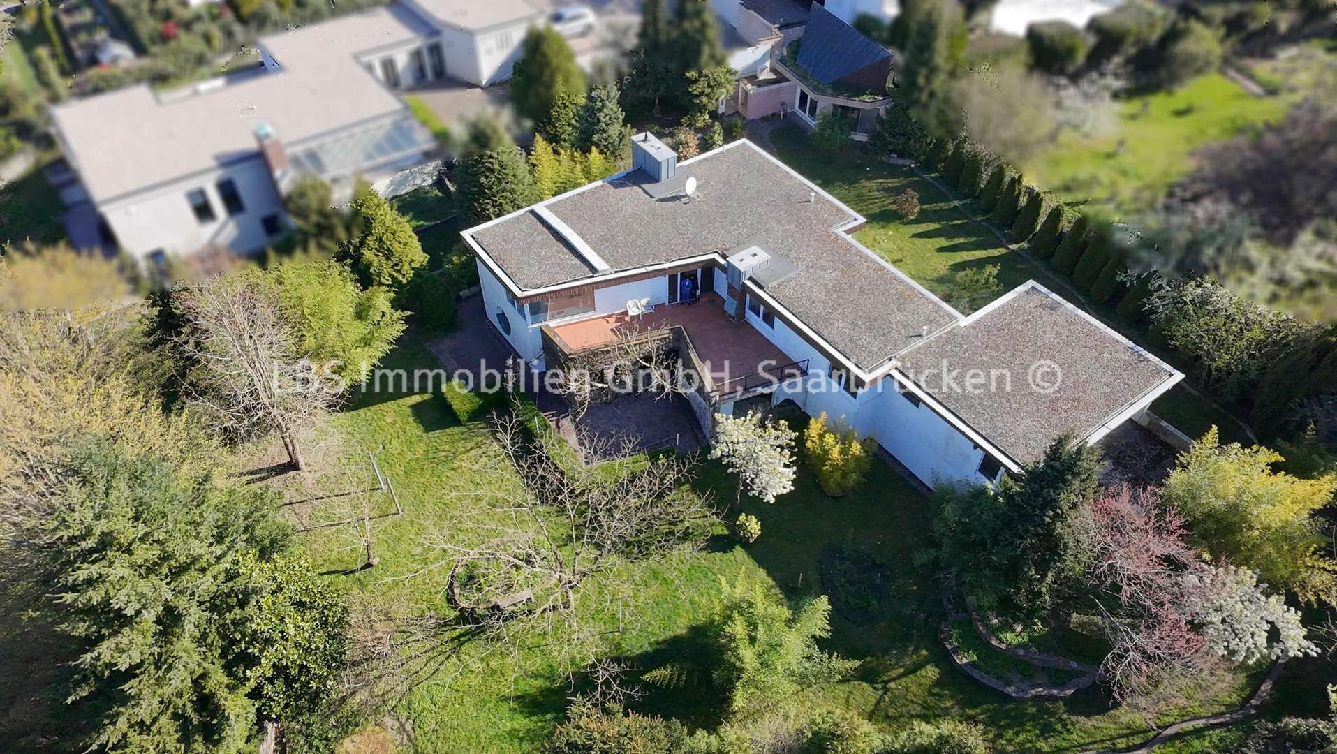 Vogelperspektive - Einfamilienhaus in 66133 Saarbrücken mit 216m² kaufen