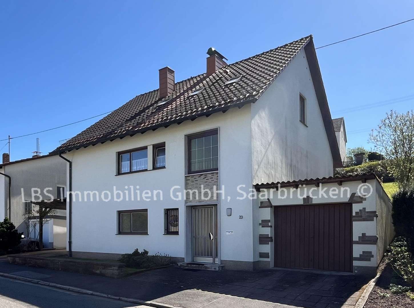 Außenansicht Vorderseite - Einfamilienhaus in 66564 Ottweiler mit 171m² kaufen
