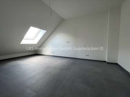 Schlafzimmer - Dachgeschosswohnung in 66119 Saarbrücken mit 90m² mieten