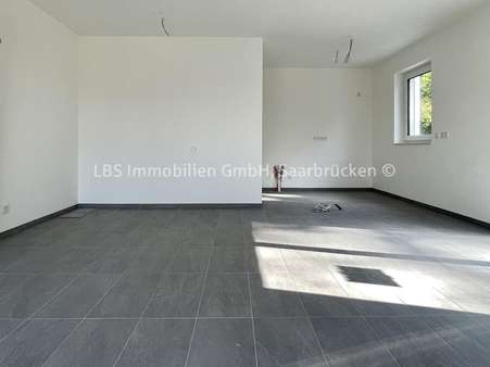 Wohn- und Esszimmer - Dachgeschosswohnung in 66119 Saarbrücken mit 90m² mieten