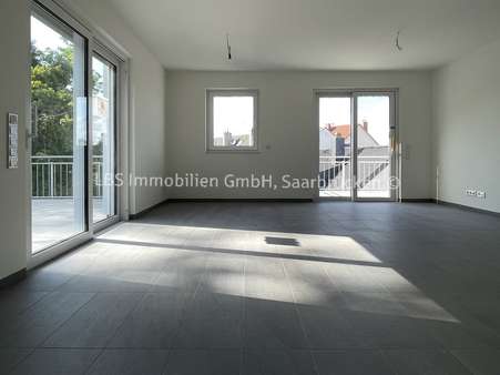 Wohn- und Esszimmer - Dachgeschosswohnung in 66119 Saarbrücken mit 90m² mieten