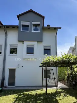 Gepflegtes Zweifamilienhaus mit vermieteter Einliegerwohnung in ruhiger Lage von Homburg- Erbach