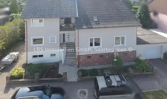 Freistehendes Zweifamilienhaus mit großem Garten – Ideal für Familien oder Mehrgenerationenwohnen