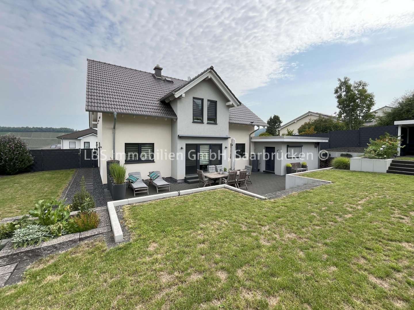 Außenansicht Garten Außenansicht Garten - Einfamilienhaus in 54441 Ayl mit 195m² kaufen