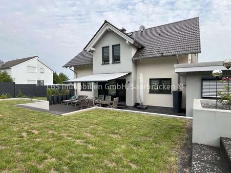 Blick auf die Terrasse Blick auf die Terrasse - Einfamilienhaus in 54441 Ayl mit 195m² kaufen