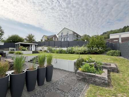 Blick in die Gartenanlage Blick in die Gartenanlage - Einfamilienhaus in 54441 Ayl mit 195m² kaufen
