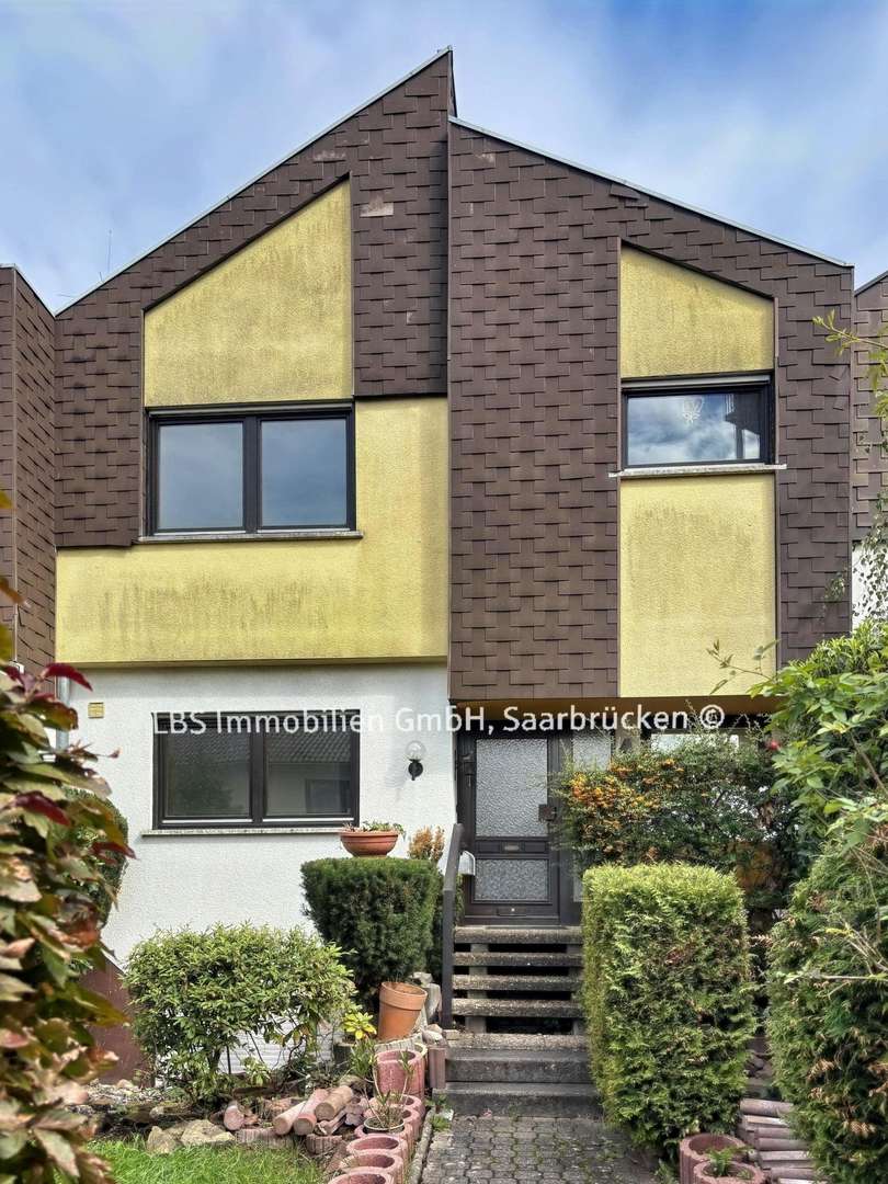 Frontansicht Frontansicht - Reihenmittelhaus in 66133 Saarbrücken mit 126m² kaufen