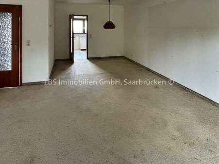 Wohn- / Esszimmer Wohn- / Esszimmer - Reihenmittelhaus in 66133 Saarbrücken mit 126m² kaufen