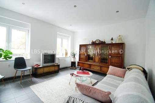 Wohnzimmer EG rechts Wohnzimmer EG rechts - Mehrfamilienhaus in 66787 Wadgassen mit 413m² kaufen