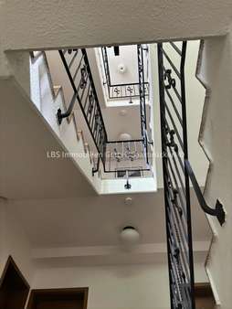 elegantes Treppenhaus elegantes Treppenhaus - Dachgeschosswohnung in 66440 Blieskastel mit 77m² kaufen