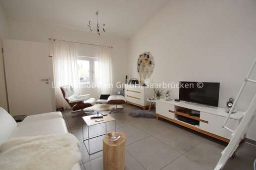 Haus 22 - Wohnung - Wohnzimmer Haus 22 - Wohnung - Wohnzimmer - Mehrfamilienhaus in 66663 Merzig mit 292m² kaufen