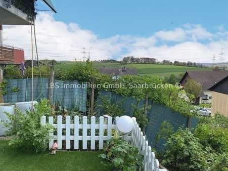 Ausblick von der Terrasse - Reihenmittelhaus in 66822 Lebach mit 121m² kaufen
