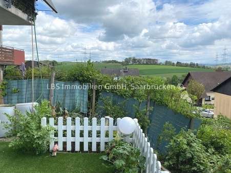 Ausblick von der Terrasse - Reihenmittelhaus in 66822 Lebach mit 121m² kaufen