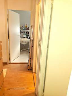 ...Flur - Erdgeschosswohnung in 93057 Regensburg mit 76m² als Kapitalanlage kaufen