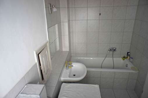 Bad Wohnung 1 Bad Wohnung 1 - Mehrfamilienhaus in 93339 Riedenburg mit 274m² kaufen