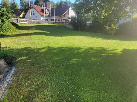 Begrünter Garten - Zweifamilienhaus in 92555 Trausnitz mit 230m² kaufen