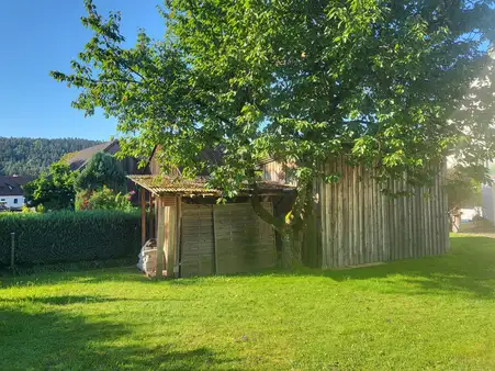 Attraktives Zweifamilienhaus zum Bezug in Trausnitz