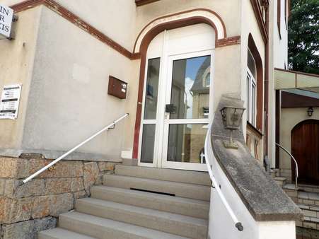 Sep. Eingang Praxis - Mehrfamilienhaus in 07937 Zeulenroda-Triebes mit 180m² kaufen