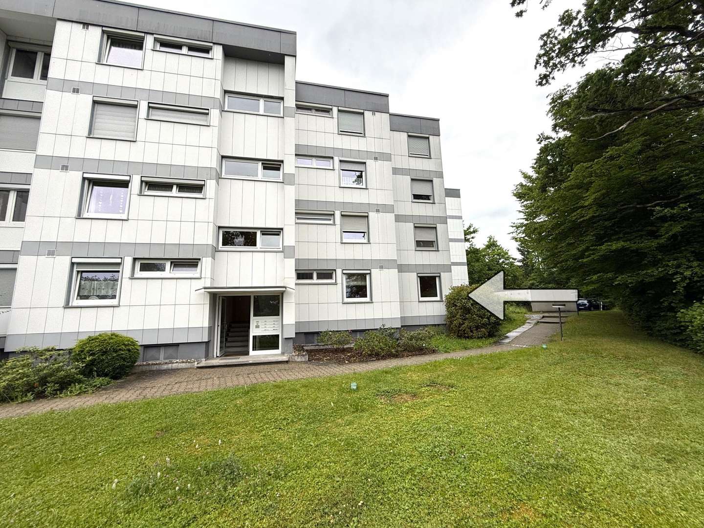 Hauseingang Hauseingang - Erdgeschosswohnung in 96450 Coburg mit 101m² kaufen