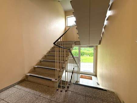 geplf.Treppenhaus geplf.Treppenhaus - Erdgeschosswohnung in 96450 Coburg mit 101m² kaufen